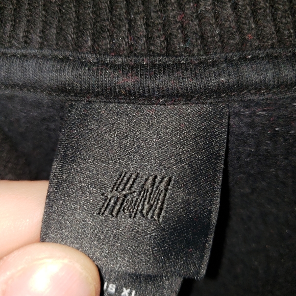H and M Black/Gray sweater Shirt Size XL - Picture 4 of 5